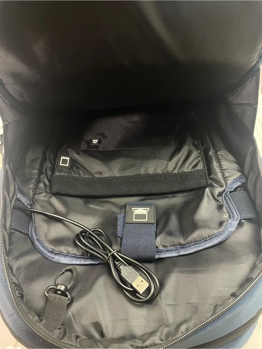 Duchamp London Expandable Travel Carry-On Backpack *Luggage Trolley Sleeve
